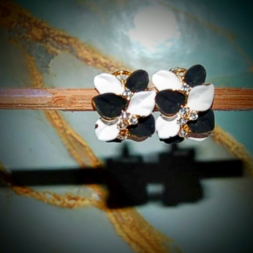 18k Gold Plated White Crystal Double Enamel Leaves Flower Omega Back Earring NEW